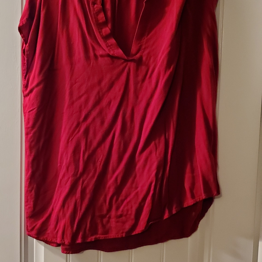 Allen Allen burgundy top with cap sleeve
